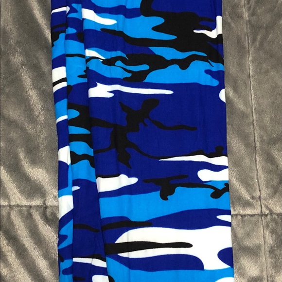 Blue Sky Camo Leggings - Picture 2 of 3
